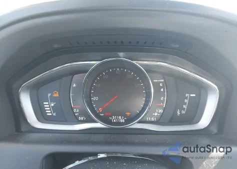 2017 Volvo Xc60 T5 Inscription z USA, uszkodzony, nr VIN YV440MRU8H2013476